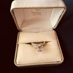 Elegant Silver Women's Engagement/Wedding Ring Set